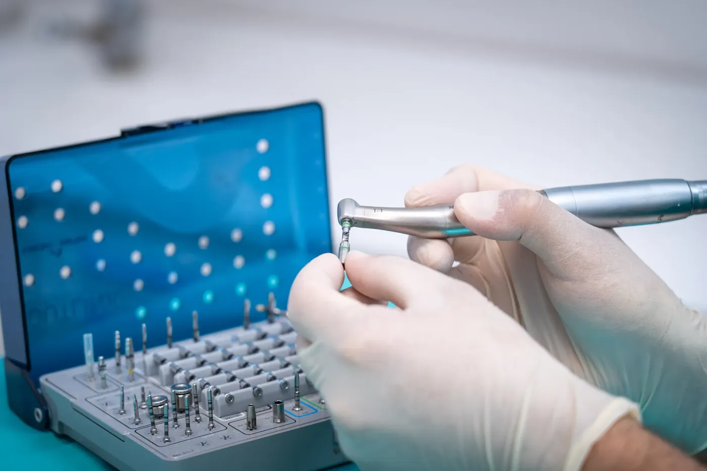 Kit chirurgico implantare per riabilitazioni con poco osso, Perugia
